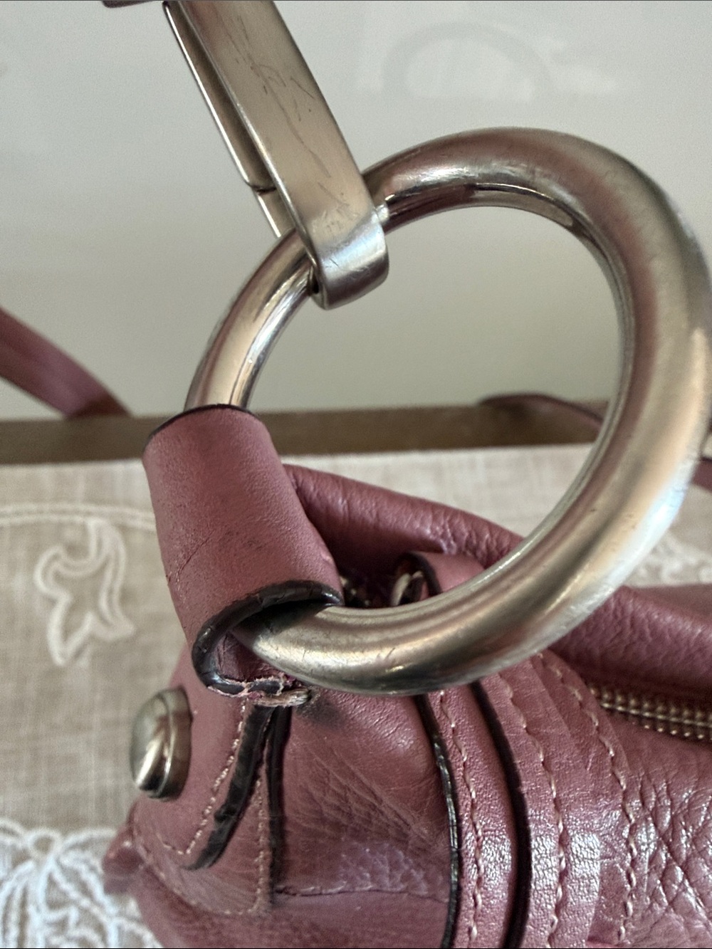 B Makowsky Dusty Rose Leather Crossbody Bag with Keyring Charm - Picture 5 of 16